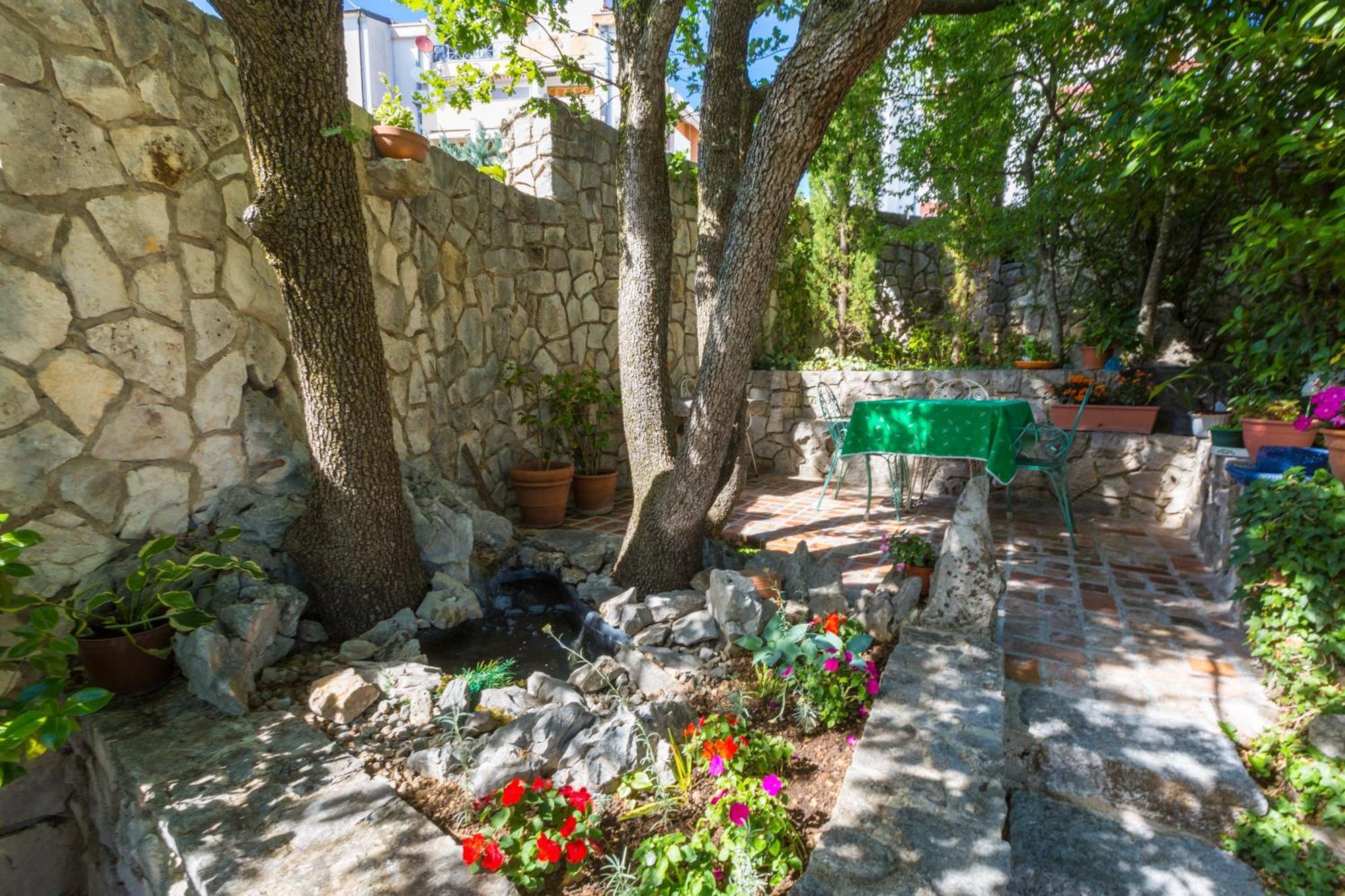 Nella. Crikvenica Exterior foto